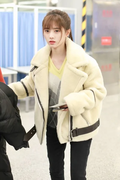 中国女演员兼歌手朱景义于2019年2月17日抵达北京首都国际机场 然后出发 — 图库照片