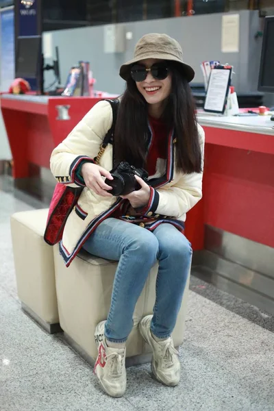 Chinese Actress Arrives Beijing Capital International Airport Beijing China January — Stock Photo, Image