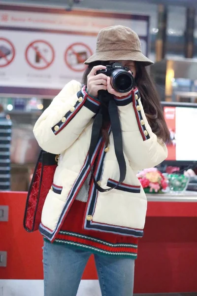 中国女演员妮妮抵达北京首都国际机场 2019年1月18日 — 图库照片