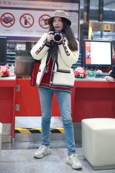 Chinese Actress Arrives Beijing Capital International Airport Beijing China January — Stock Photo, Image