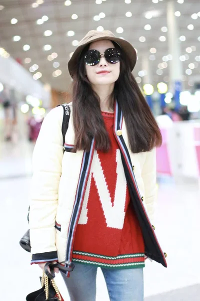 Chinese Actress Arrives Beijing Capital International Airport Beijing China January — Stock Photo, Image