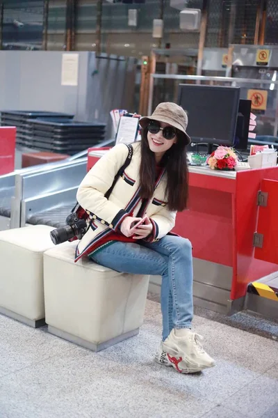 Китайська Актриса Прибуває Пекінського Міжнародного Столичного Аеропорту Пекіні Січня 2019 — стокове фото