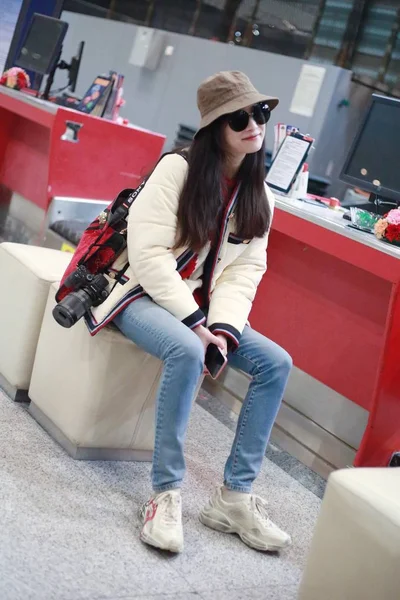 Китайська Актриса Прибуває Пекінського Міжнародного Столичного Аеропорту Пекіні Січня 2019 — стокове фото