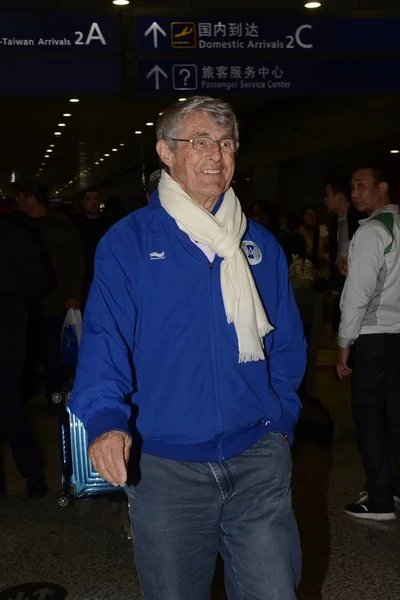 Entrenador Fútbol Serbio Jugador Bora Milutinovic Centro Está Rodeado Aficionados — Foto de Stock