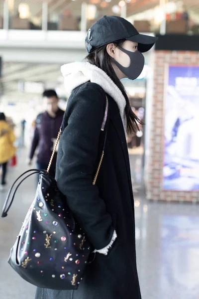 Actrice Chinoise Guan Xiaotong Arrive Aéroport Shanghai Chine Février 2019 — Photo