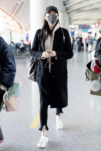 Chinese Actress Guan Xiaotong Arrives Airport Shanghai China February 2019 — Stock Photo, Image