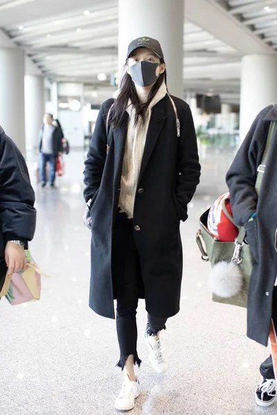 Chinese Actress Guan Xiaotong Arrives Airport Shanghai China February 2019 — Stock Photo, Image