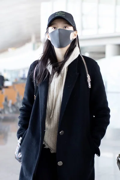 Kinesisk Skådespelerska Guan Xiaotong Anländer Till Flygplats Shanghai Kina Februari — Stockfoto