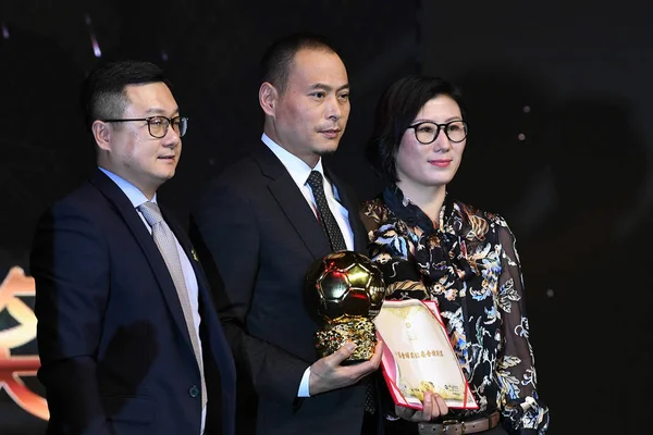 아버지의 여자의 Shuang 여자의 수상에 상하이 올해의 2018 Shuang 2019 — 스톡 사진