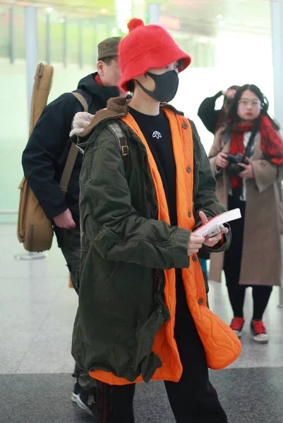 Cantor Chinês Yuchun Chega Aeroporto Internacional Capital Pequim Antes Partida — Fotografia de Stock