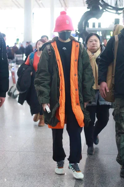 Cantor Chinês Yuchun Chega Aeroporto Internacional Capital Pequim Antes Partida — Fotografia de Stock