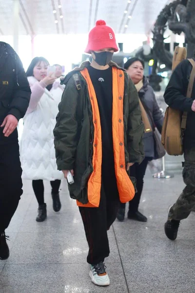 Chanteur Chinois Yuchun Arrive Aéroport International Pékin Avant Son Départ — Photo