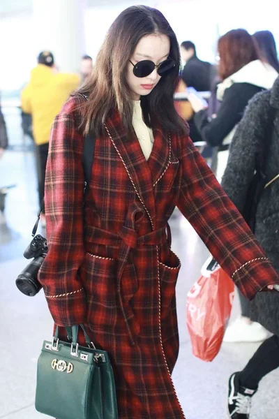 Chinese Actrice Arriveert Bij Beijing Capital International Airport Voor Vertrek — Stockfoto