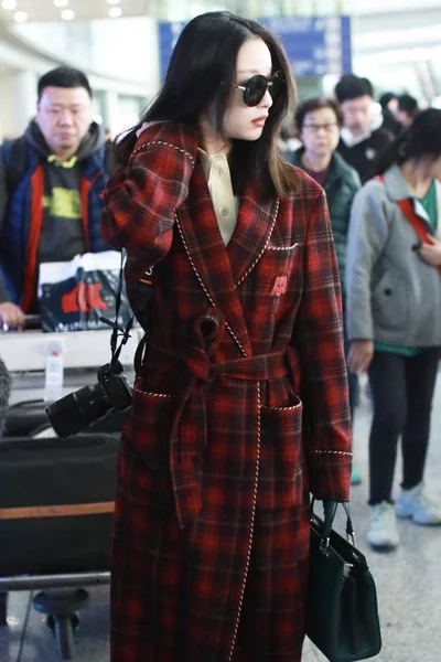 Chinese Actrice Arriveert Bij Beijing Capital International Airport Voor Vertrek — Stockfoto