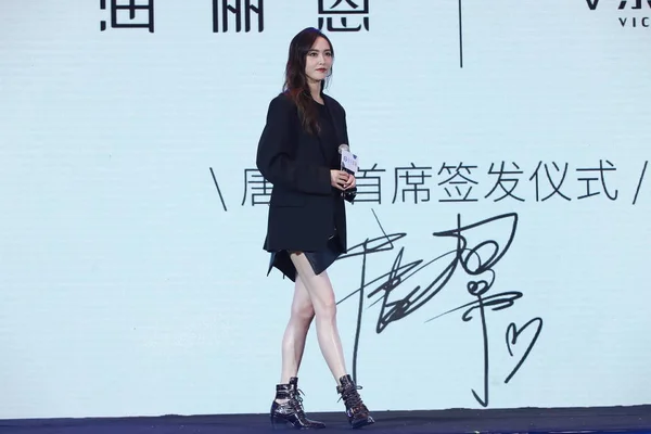 中国女演员唐蒂凡妮或唐燕出席2019年2月22日在中国上海举行的银科集团年会 — 图库照片