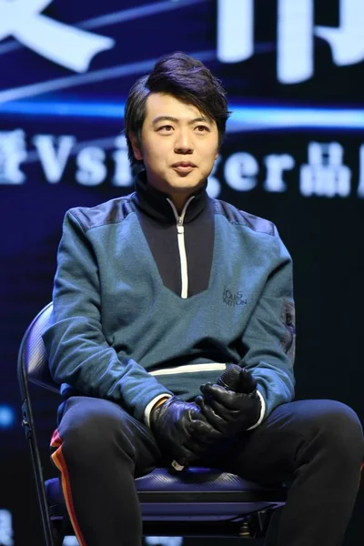 2019年2月23日 中国钢琴家郎朗在中国上海梅赛德斯 奔驰文化中心出席由他和虚拟歌手罗天义联合举办的全息图音乐会的新闻发布会 — 图库照片