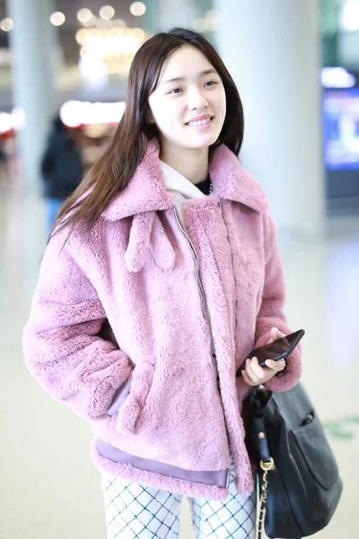 Kinesisk Skådespelerska Jelly Lin Eller Lin Yun Avbildas Flygplats Shanghai — Stockfoto