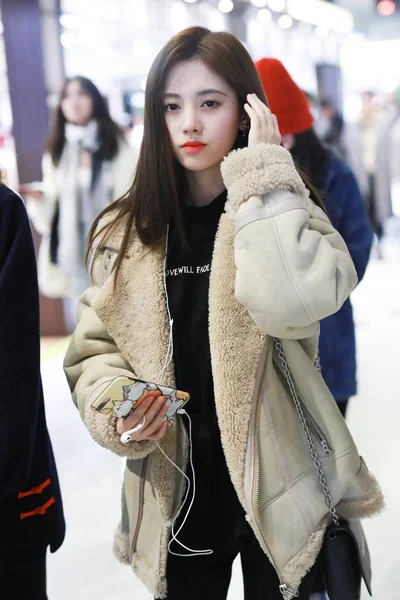 中国女演员兼歌手朱景义于2019年3月2日抵达中国上海虹桥国际机场 — 图库照片
