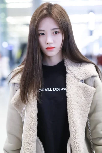 中国女演员兼歌手朱景义于2019年3月2日抵达中国上海虹桥国际机场 — 图库照片