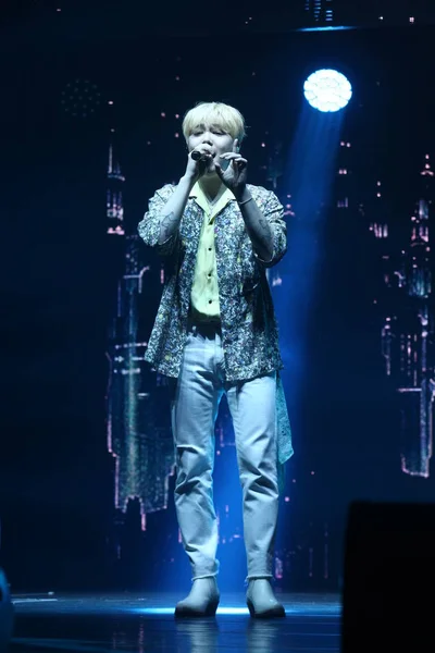 2019年3月2日 韩国摇滚乐队 岛的韩国歌手 演员李宏基在台湾台北举行的 独奏音乐会上表演 — 图库照片