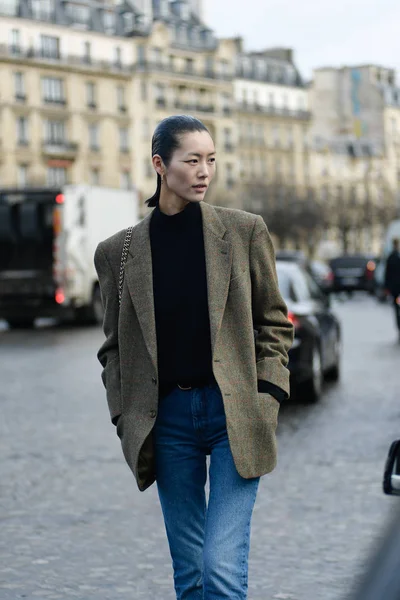 Kinesiska Modell Liu Wen Lämnar Efter Den Haider Ackermann Modevisning — Stockfoto
