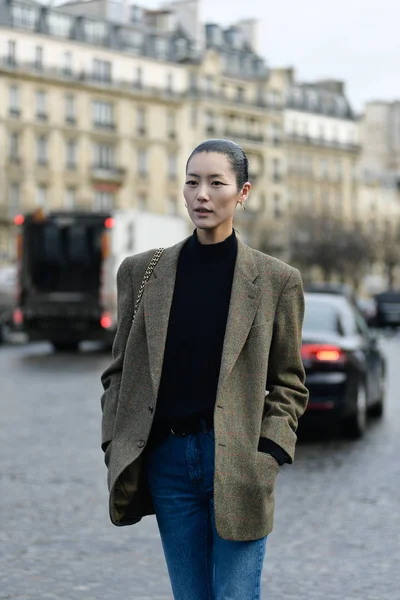 Κινεζικό Μοντέλο Liu Wen Αφήνει Μετά Μόδα Haider Ackermann Δείχνουν — Φωτογραφία Αρχείου