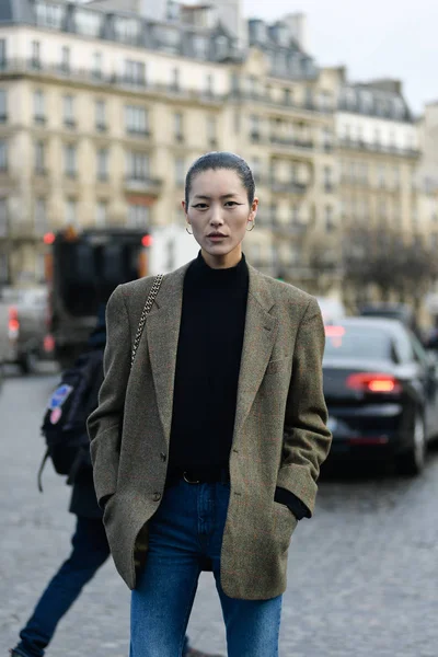 Chinees Model Liu Wen Verlaat Nadat Haider Ackermann Modeshow Tijdens — Stockfoto