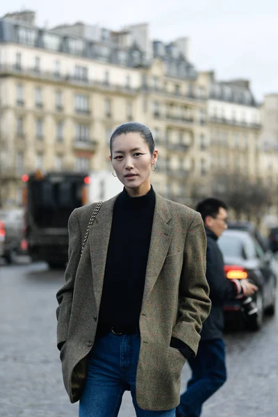 Das Chinesische Model Liu Wen Geht Nach Der Modenschau Von — Stockfoto