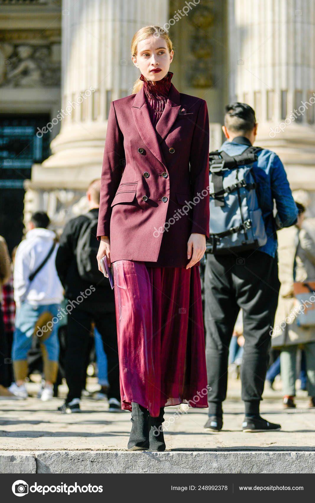 casual fashion outfit female model posing runway Stock Photo - Alamy