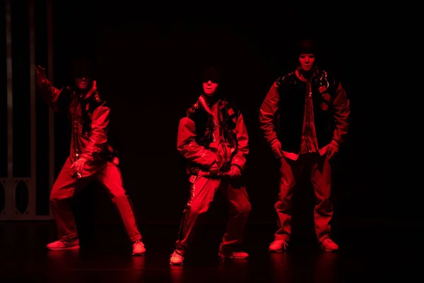 Leden Van Amerikaanse Hip Hop Dance Bemanning Jabbawockeez Uitvoeren Tijdens — Stockfoto