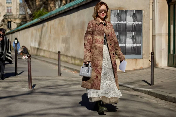 Trendy Woman Fashionable Outfit Pictured Street Paris Fashion Week Fall — стоковое фото