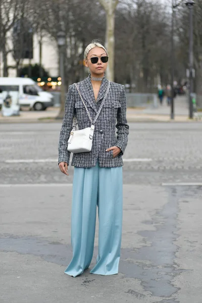 Модний Жінка Модне Спорядження Зображений Вулиці Під Час Парижі Мода — стокове фото