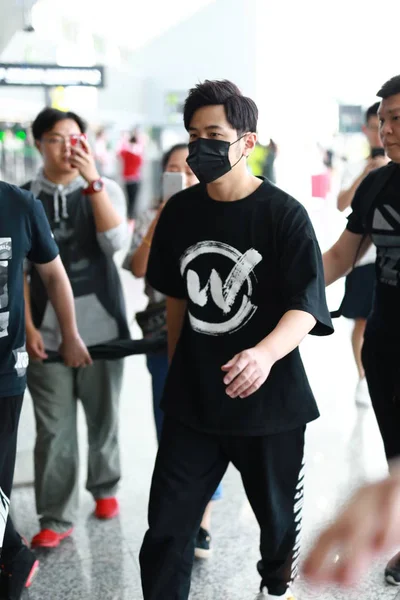 Tchajwanského Zpěvačka Jay Chou Obrázcích Shanghai Hongqiao International Airport Šanghaji — Stock fotografie