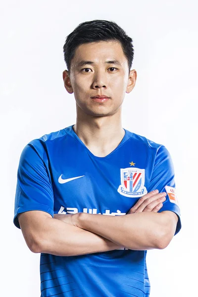 Exclusive Portræt Den Kinesiske Fodboldspiller Yunqiu Shanghai Greenland Shenhua 2019 - Stock-foto