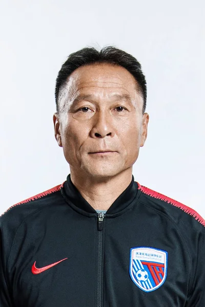 Exclusive Pelatih Shen Xiangfu Dari Tianjin Tianhai Berpose Selama Sesi — Stok Foto