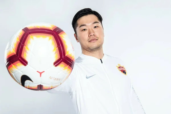 Exclusive Portrait Chinese Soccer Player Guo Wei Shenzhen Untuk Liga — Stok Foto