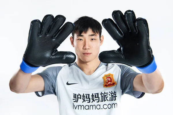 Exklusiva Porträtt Kinesiska Fotbollspelare Wang Zhifeng Wuhan Zsamtliga För 2019 — Stockfoto