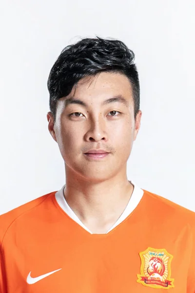 Exclusivo Retrato Jogador Futebol Chinês Liao Junjian Wuhan Zall Para — Fotografia de Stock