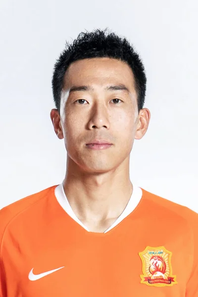 Ексклюзивні Портрет Китайський Футболіста Пісня Zhiwei Ухань Zall Юнайтед 2019 — стокове фото