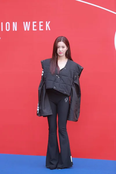 Sydkoreansk Skådespelerska Lee Anländer Till Vibrera Modevisning Modeveckan 2019 Våren — Stockfoto