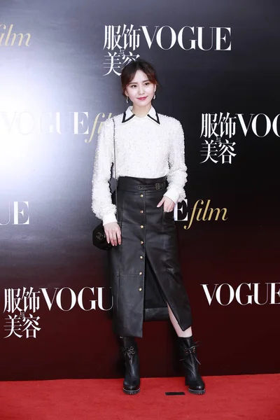 Actrice Chinoise Liu Shishi Pose Alors Elle Arrive Sur Tapis — Photo