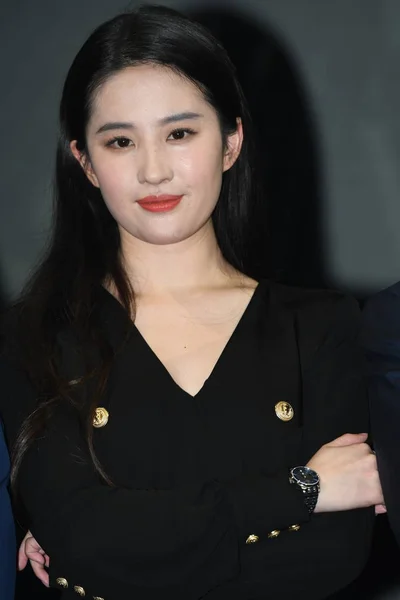 中国女星刘一飞出席2018年4月21日在中国上海举行的 宣传活动 — 图库照片
