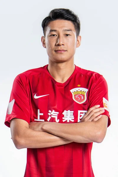 2019年2月25日 在中国上海举行的2019年中国足协超级联赛官方肖像拍摄会议上 上海的于海摆姿势 — 图库照片