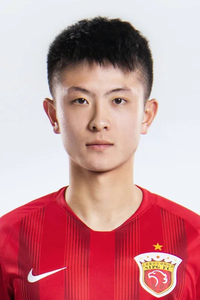 2019年2月25日 上海赛普 的余浩在中国上海举行的2019年中国足协超级联赛官方肖像拍摄会上摆姿势 — 图库照片