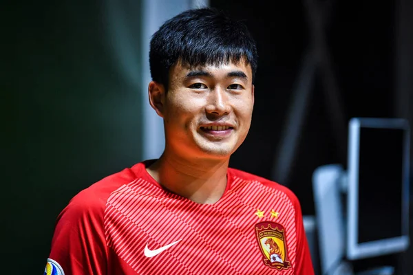 Exclusive Pemain Sepak Bola Cina Deng Hanwen Dari Guangzhou Evergrande — Stok Foto