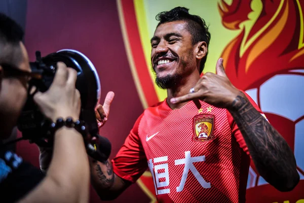 Özel Paulinho Guangzhou Evergrande Taobao 2019 Çin Futbol Birliği Super — Stok fotoğraf