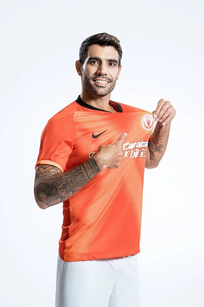 Exclusivo Jogador Futebol Argentino Augusto Fernandez Beijing Renhe Poses Durante — Fotografia de Stock