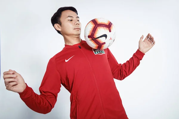 Eksklusive Feng Zhuoyi Fra Henan Jianye Poserer Optagelserne Session Officielle - Stock-foto