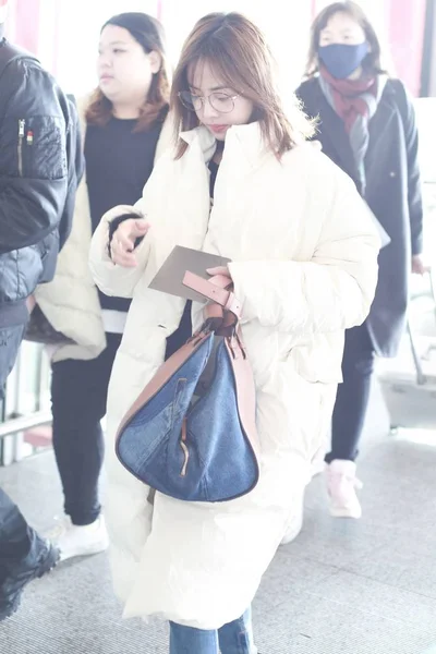 Piosenkarka Jolin Tsai Dociera Beijing Capital International Airport Pekinie Marca — Zdjęcie stockowe
