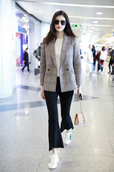 Chinees Model Sui Hij Arriveert Bij Beijing Capital International Airport — Stockfoto